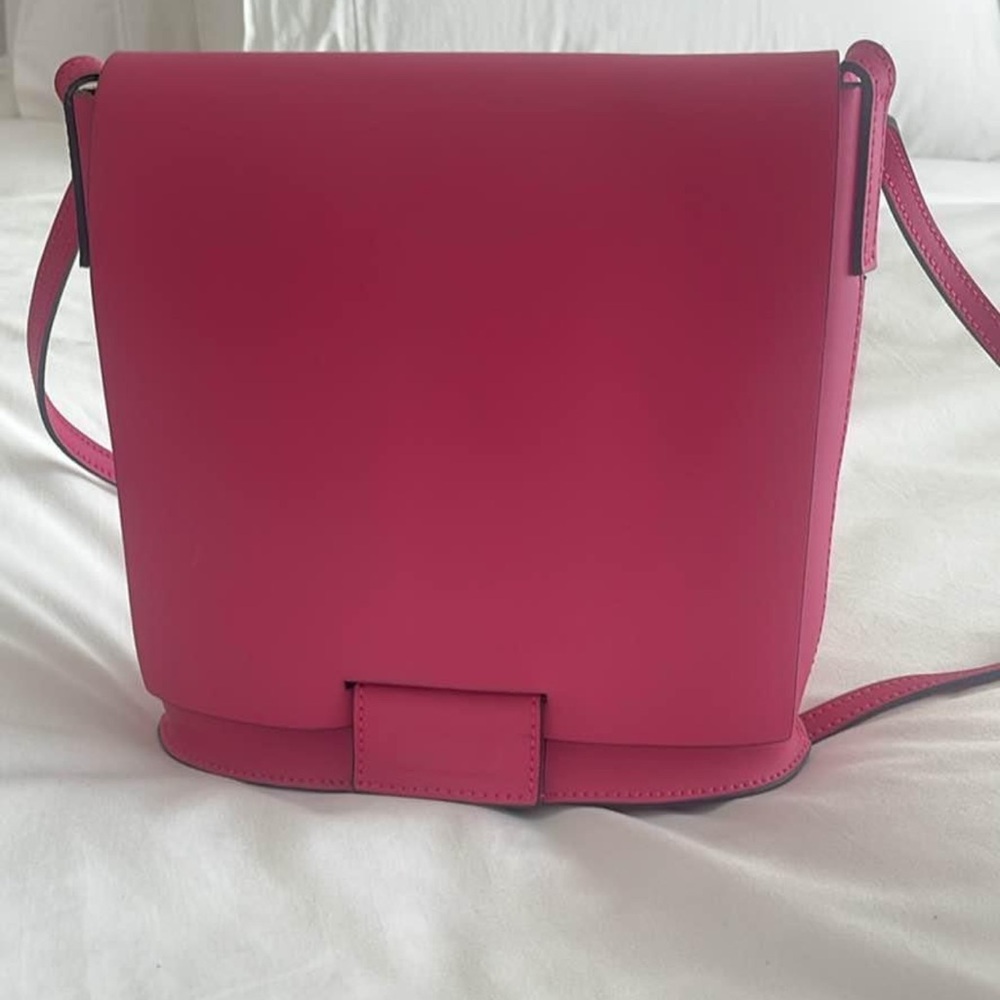 It’s a genuine leather crossbody bag.